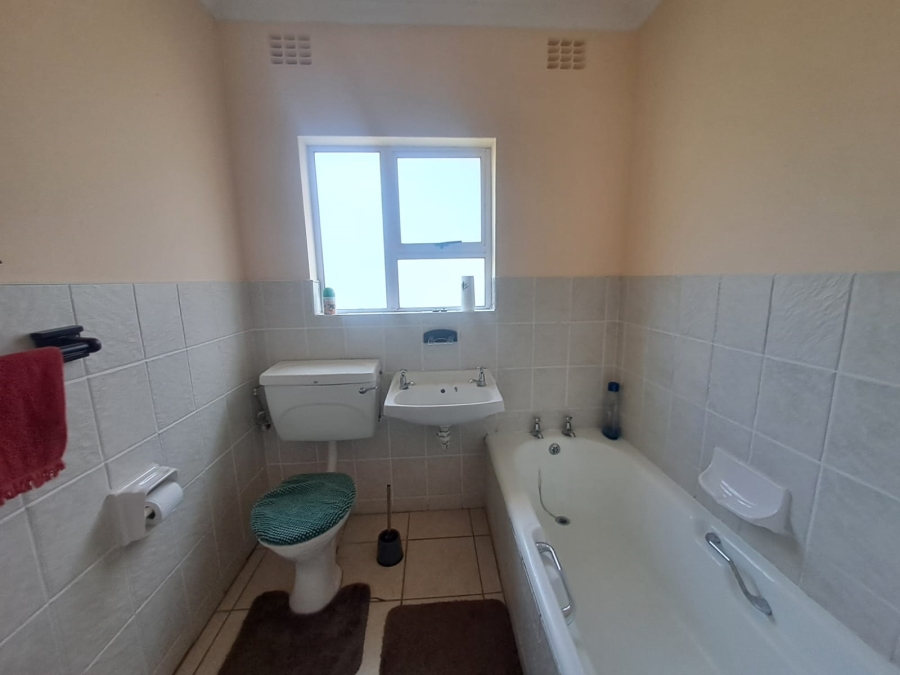 5 Bedroom Property for Sale in Beacon Bay North Eastern Cape